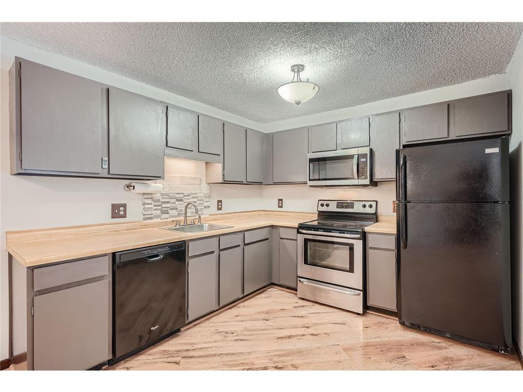 1700 Four Oaks Road #314B Eagan MN 55121 6817966 image1