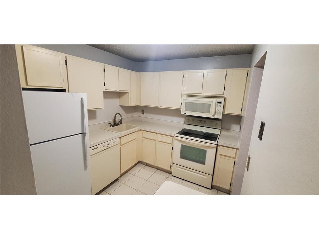 1700 Four Oaks Road #321 Eagan MN 55121 7061880 image2