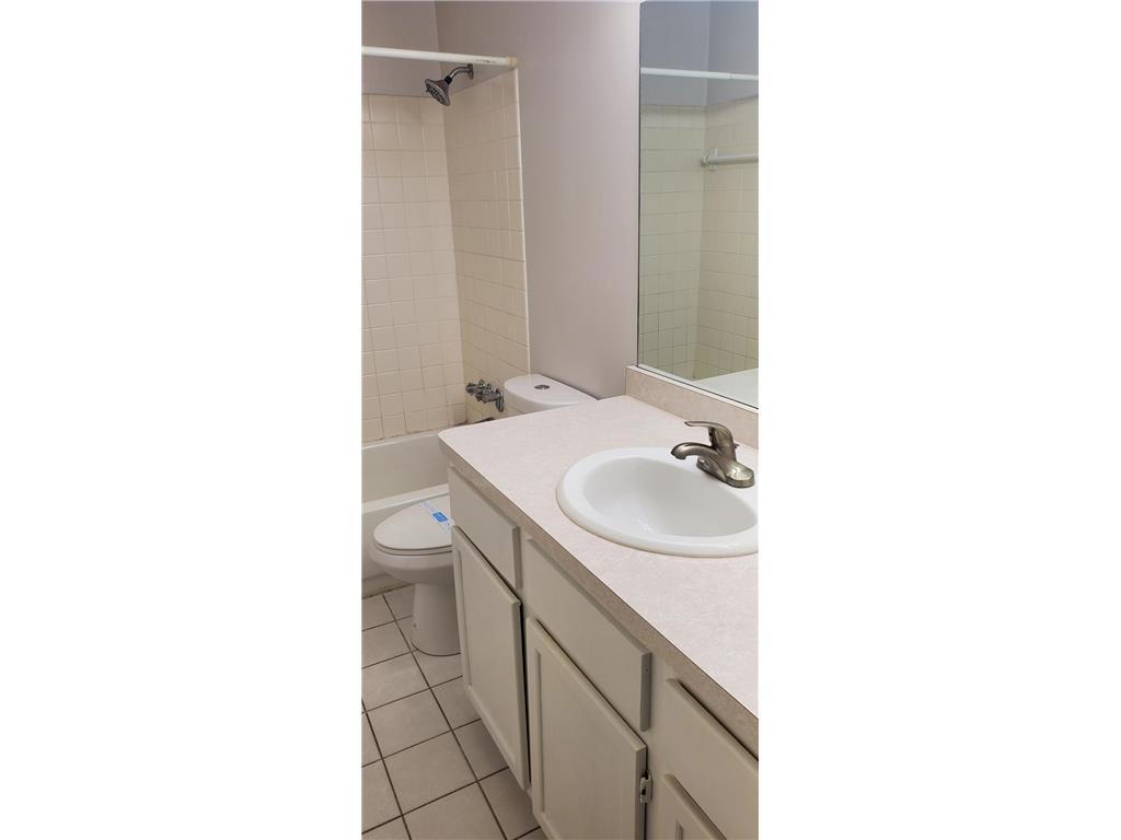 1700 Four Oaks Road #321 Eagan MN 55121 7061880 image3
