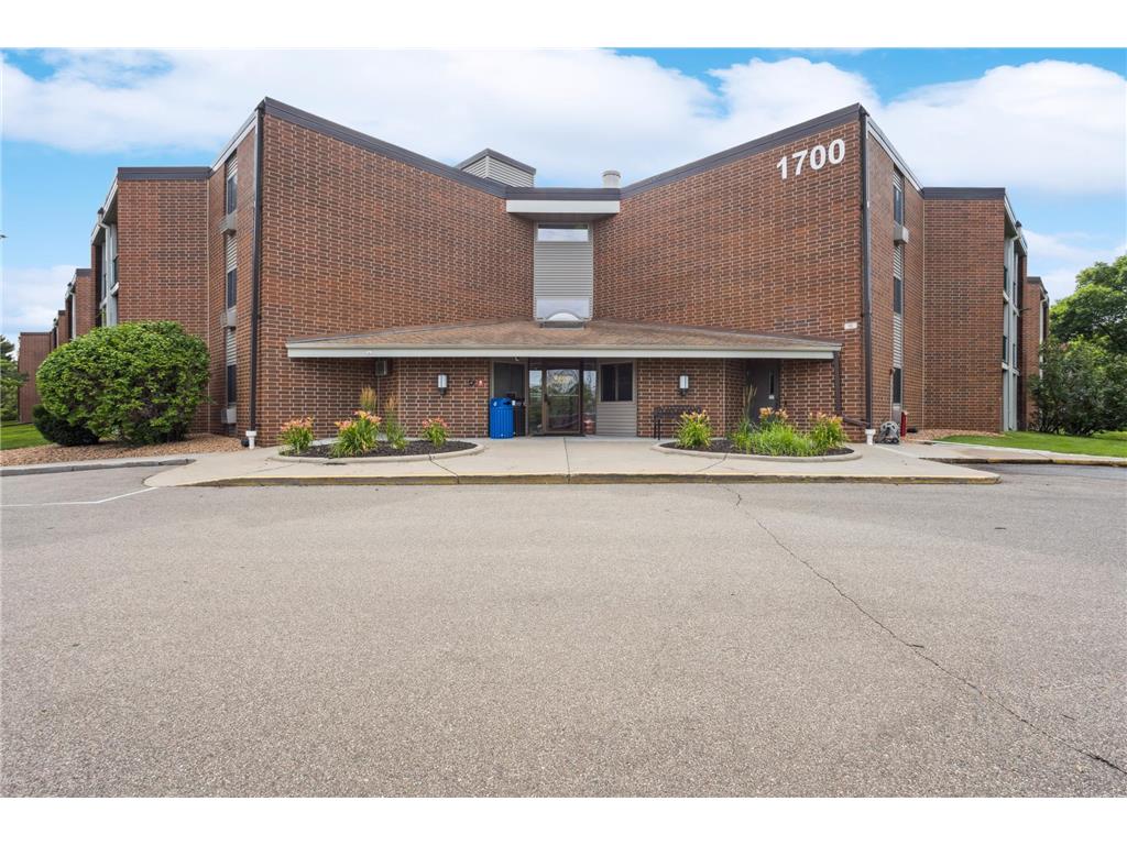 1700 Four Oaks Road #327 Eagan MN 55121 6756626 image1