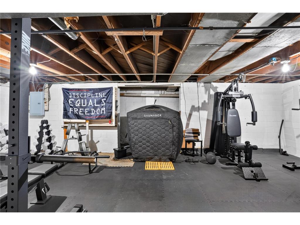 1700 Howard Street N Maplewood MN 55109 7041773 image23