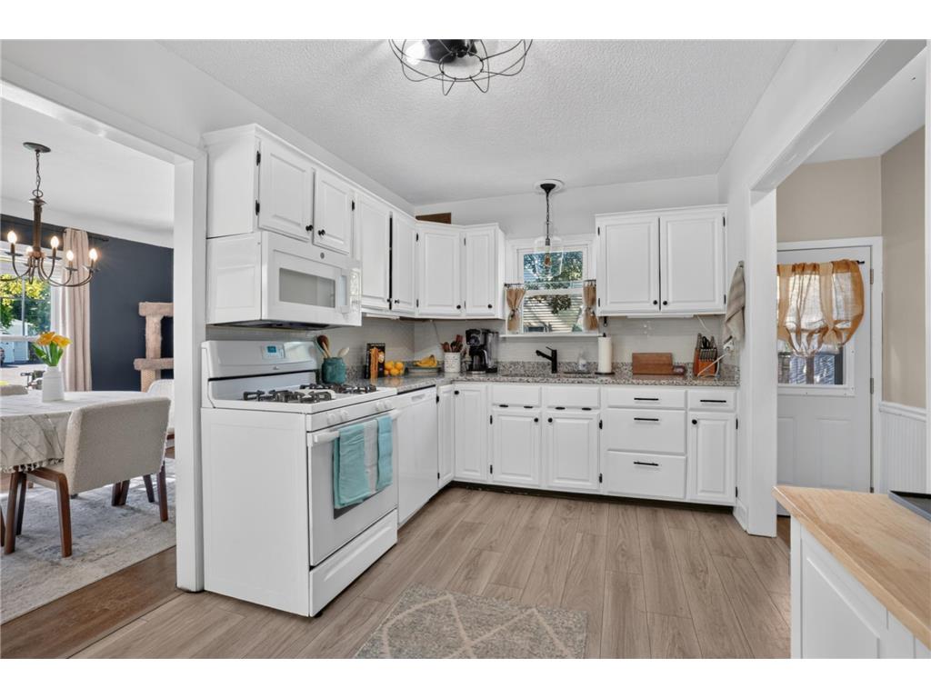 1700 Howard Street N Maplewood MN 55109 7041773 image9