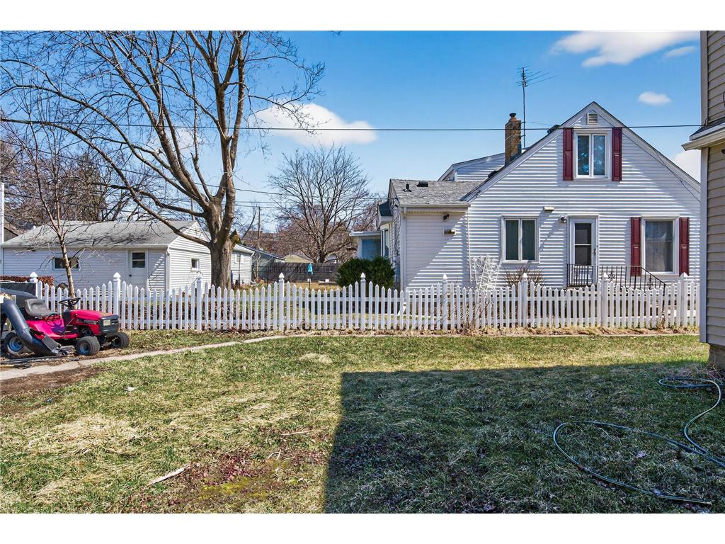 1701 Rose Avenue E Saint Paul MN 55106 7051820 image23