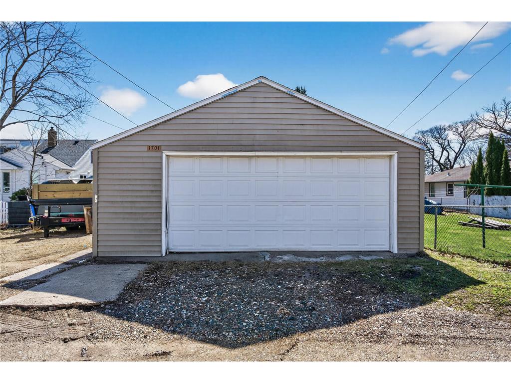 1701 Rose Avenue E Saint Paul MN 55106 7051820 image24