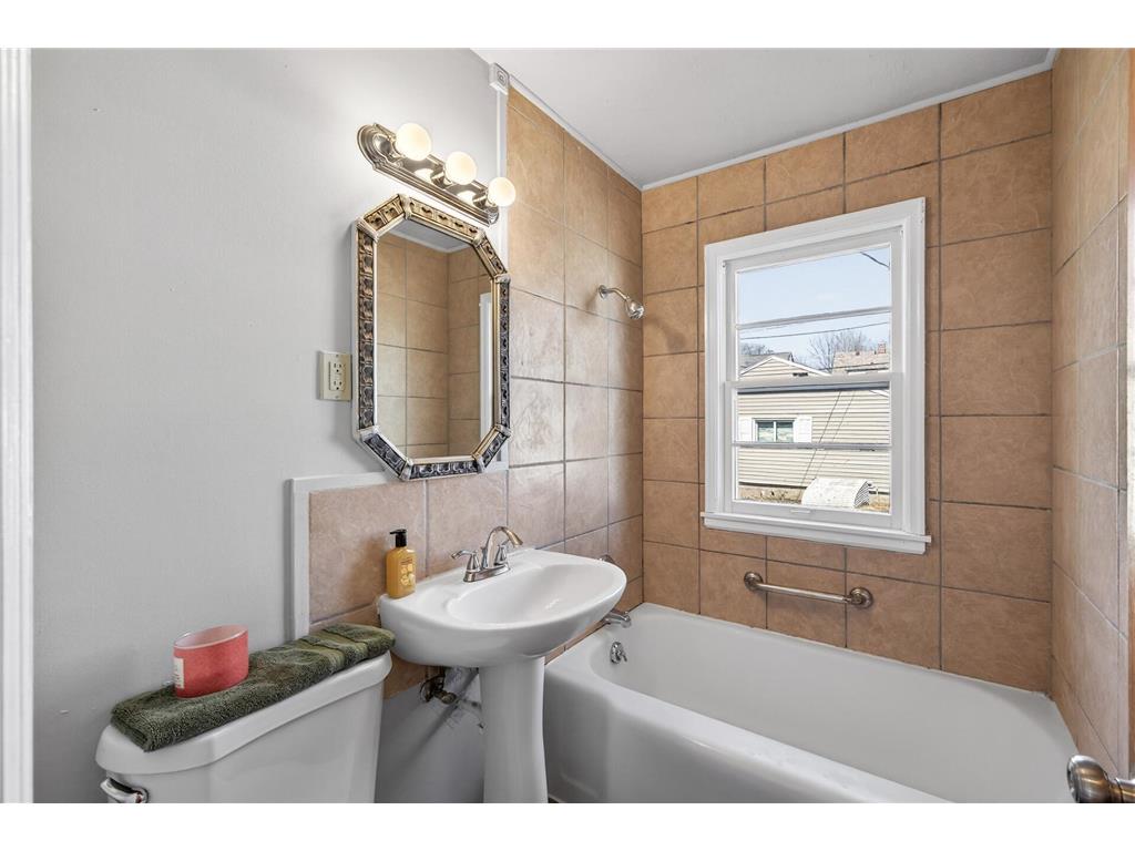 1701 Rose Avenue E Saint Paul MN 55106 7051820 image9
