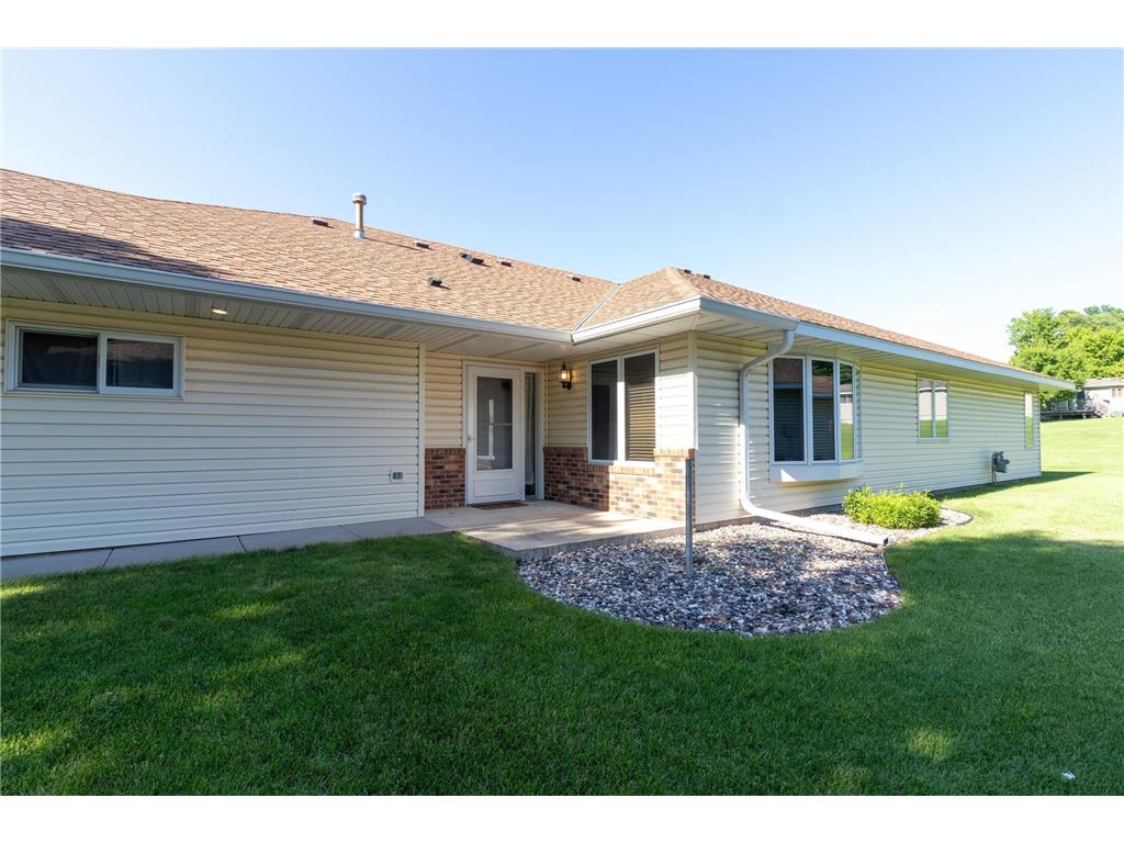 1702 Cedar Avenue N Glencoe MN 55336 6550125 image1