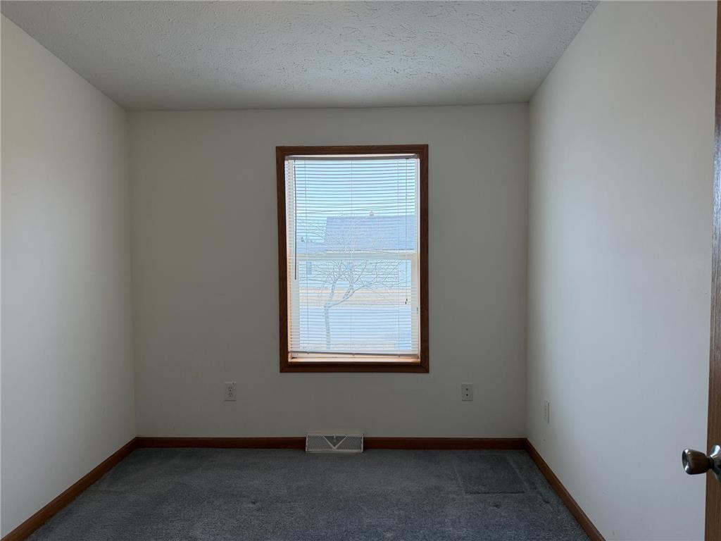 1702 Main Avenue International Falls MN 56649 7045923 image20