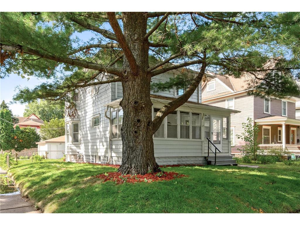 1702 Minnehaha Avenue W Saint Paul MN 55104 6753201 image1