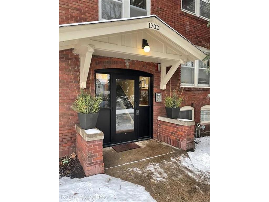 1703 1702 Ashland and Laurel Avenue Saint Paul MN 55104 7045473 image1