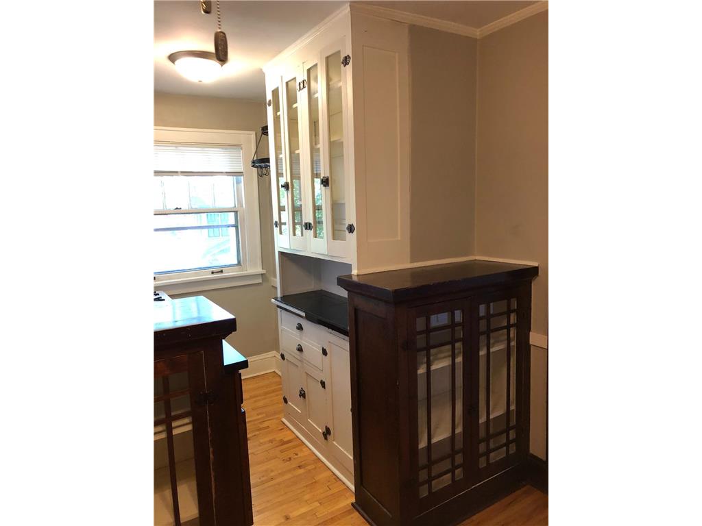 1703 1702 Ashland and Laurel Avenue Saint Paul MN 55104 7045473 image16