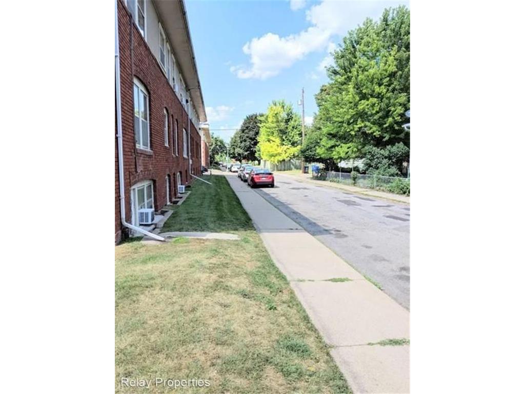 1703 1702 Ashland and Laurel Avenue Saint Paul MN 55104 7045473 image4