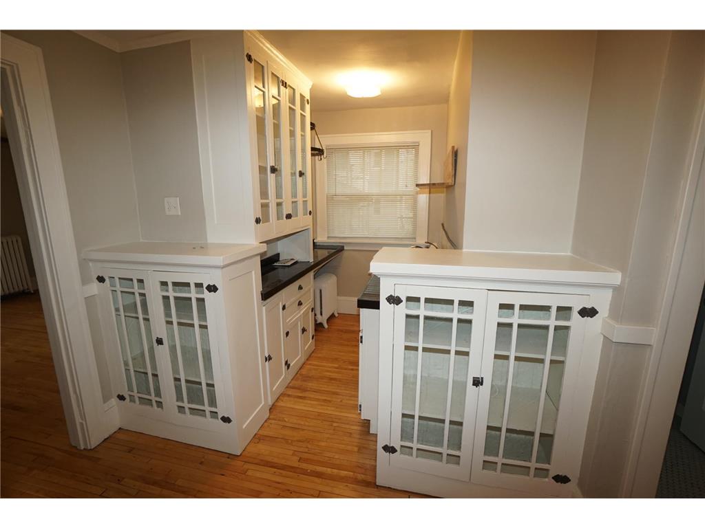 1703 1702 Ashland and Laurel Avenue Saint Paul MN 55104 7045473 image7
