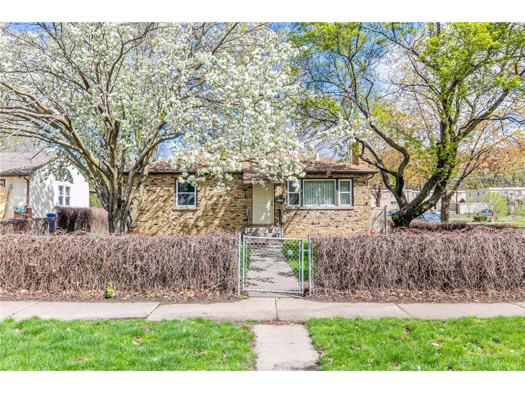 1703 Field Avenue Saint Paul MN 55116 6474806 image1