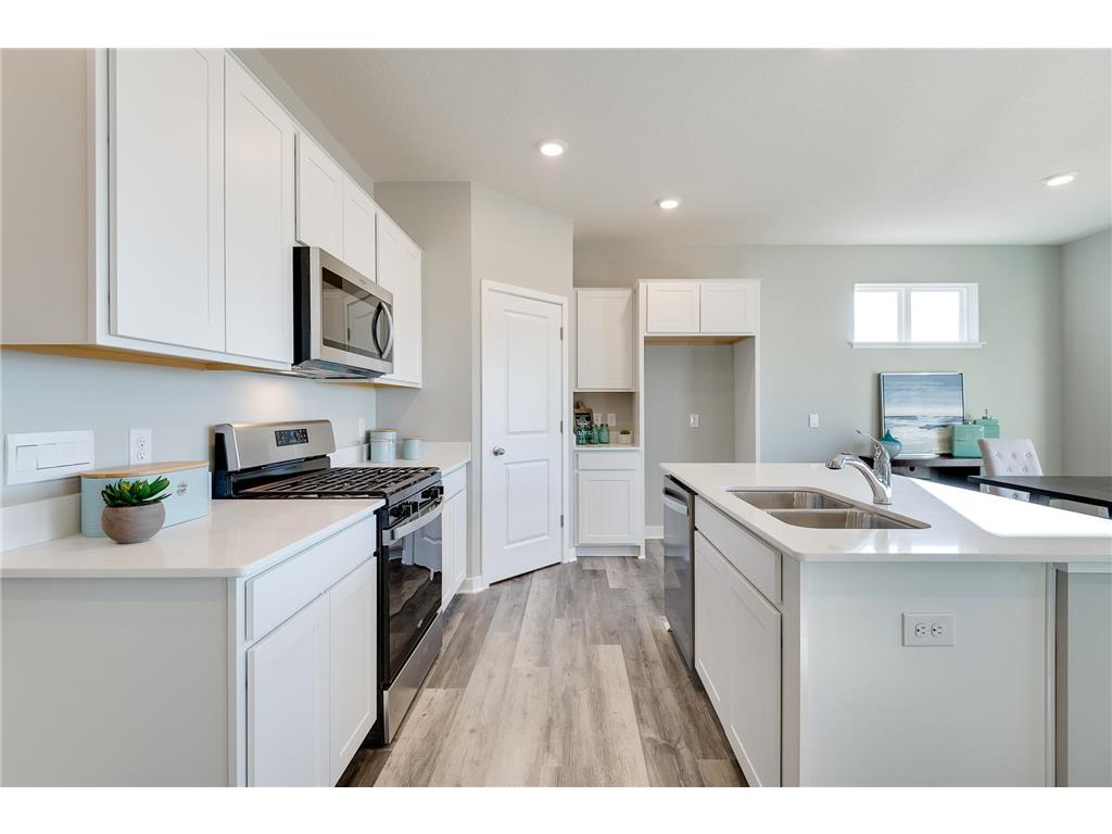 1704 Abbey Road Shakopee MN 55379 6613980 image1