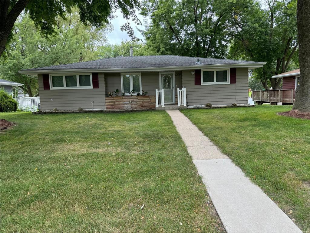 1704 Frank Hall Drive Albert Lea MN 56007 6592338 image1