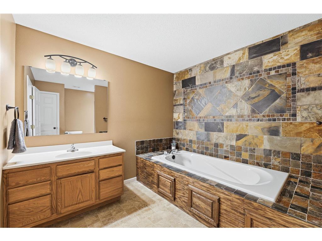 1705 Vale Court Faribault MN 55021 6820345 image28