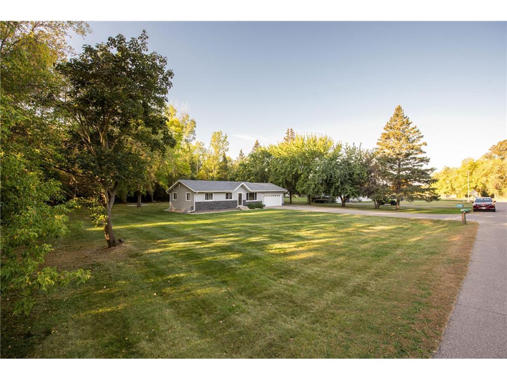 1706 Oak Knoll Drive NE Alexandria MN 56308 6608101 image1