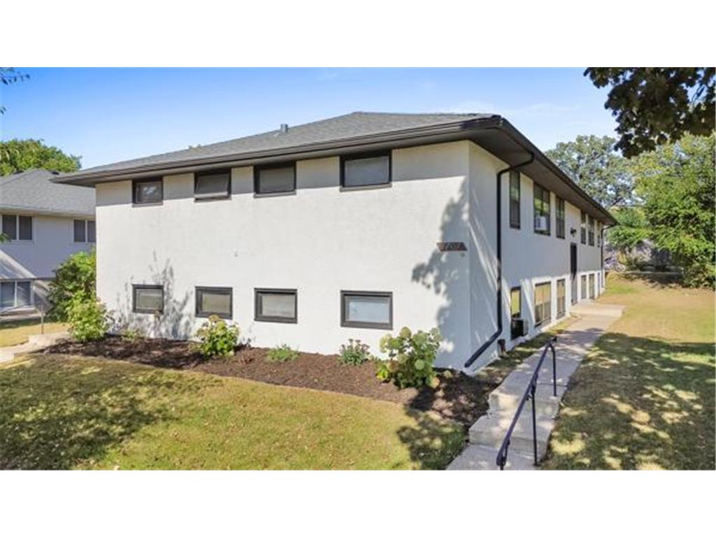 1707 & 1715 Thomas Avenue Saint Paul MN 55104 6801773 image1