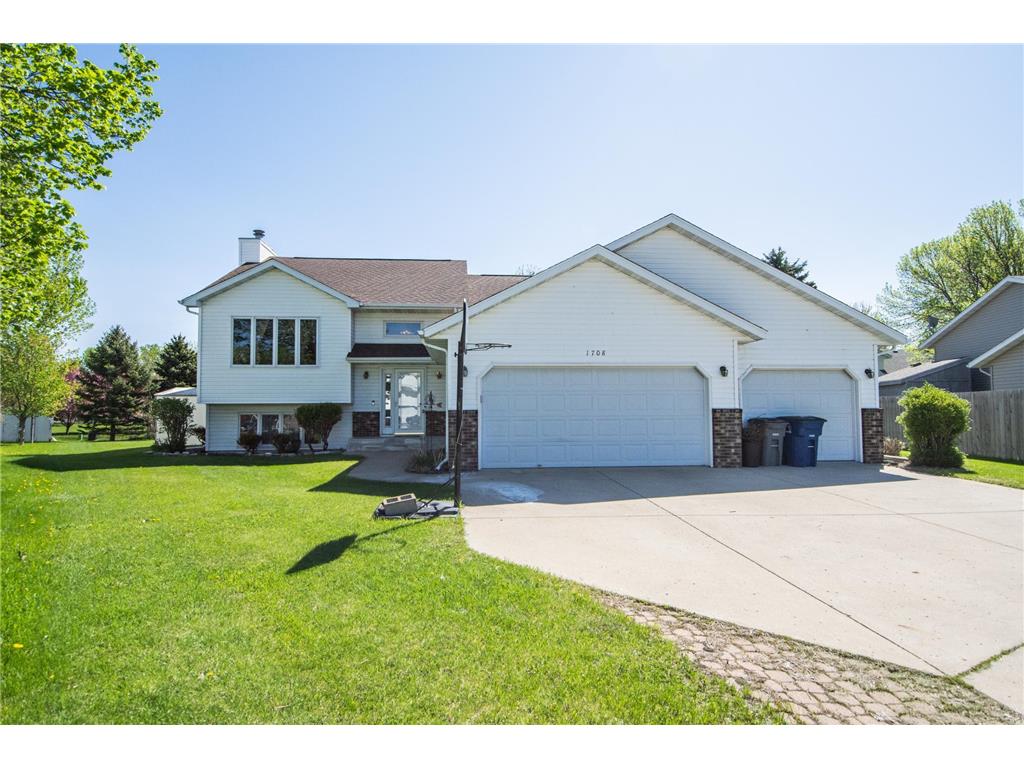 1708 33rd Street S Moorhead MN 56560 6375311 image1