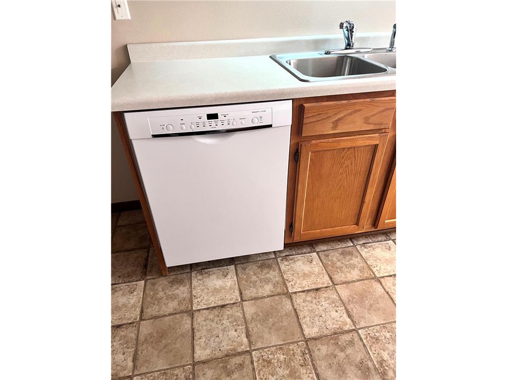 1708 E Lincoln Avenue #6 Montevideo MN 56265 7001149 image5