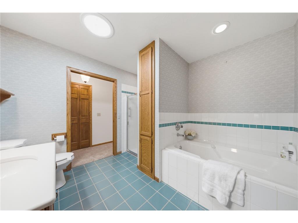 1708 Kerry Lane Woodbury MN 55125 6782564 image9