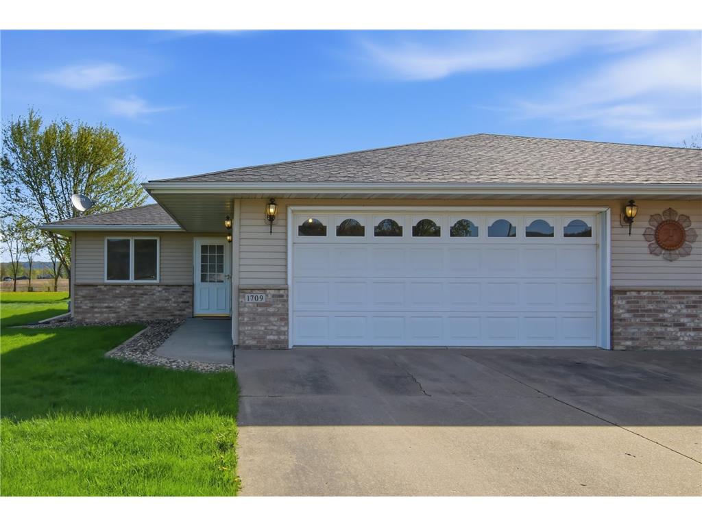 1709 Hiawatha Drive E Wabasha MN 55981 7064795 image1