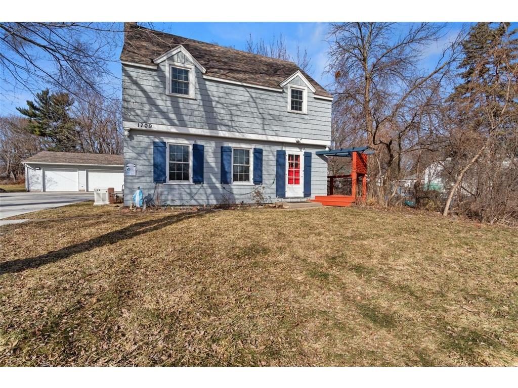 1709 White Bear Avenue N Maplewood MN 55109 7030301 image1