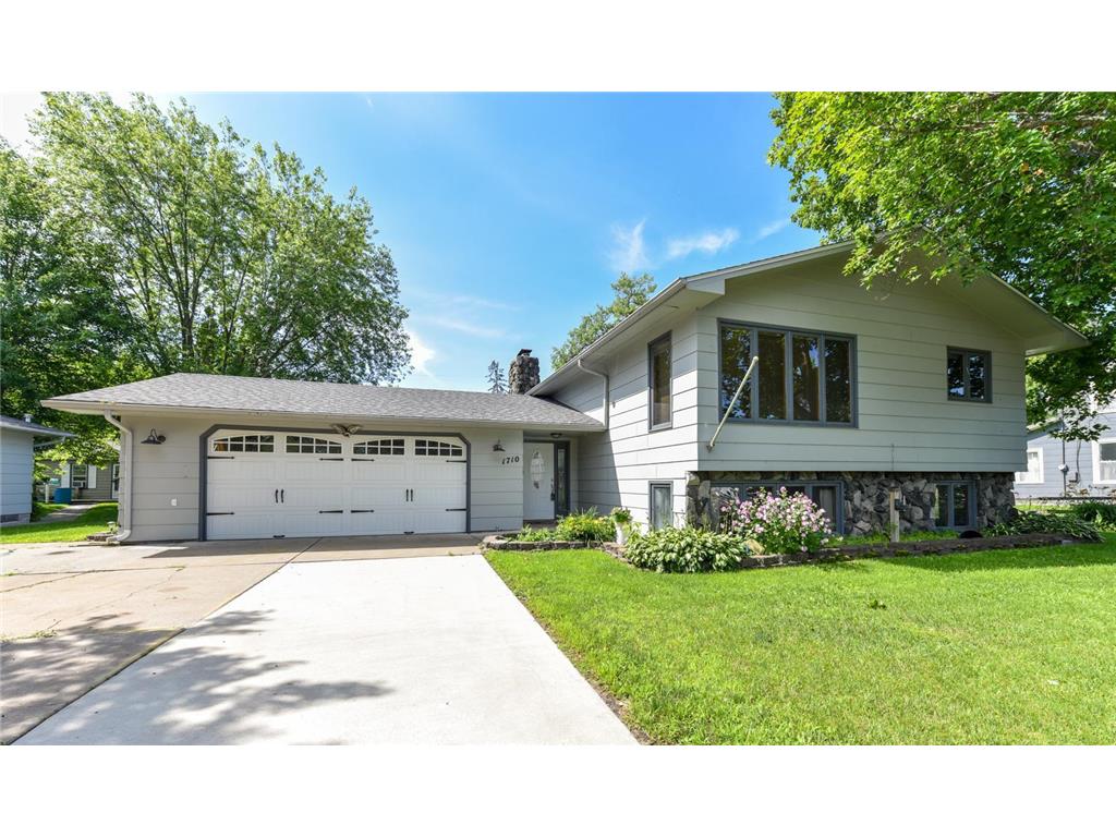 1710 Oak Street, Brainerd, MN 56401 MLS 6246344 Edina Realty