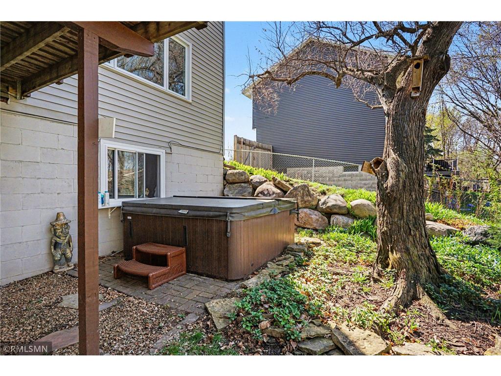 1712 James Court Burnsville MN 55337 7050937 image24