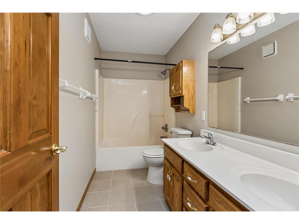 17123 Jonathan Court Lakeville MN 55044 7088100 image32