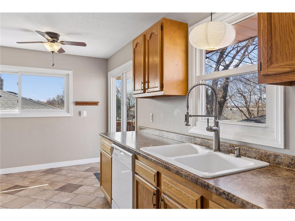 1713 Independence Avenue N Golden Valley MN 55427 7048594 image11