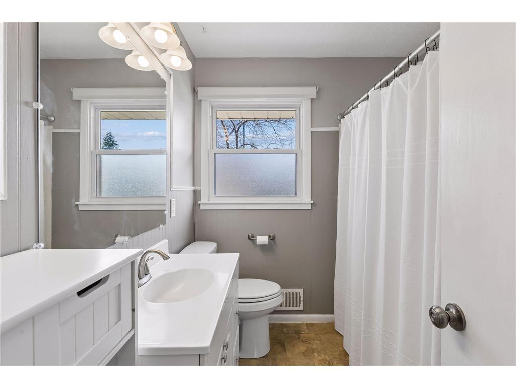 1713 Independence Avenue N Golden Valley MN 55427 7048594 image14