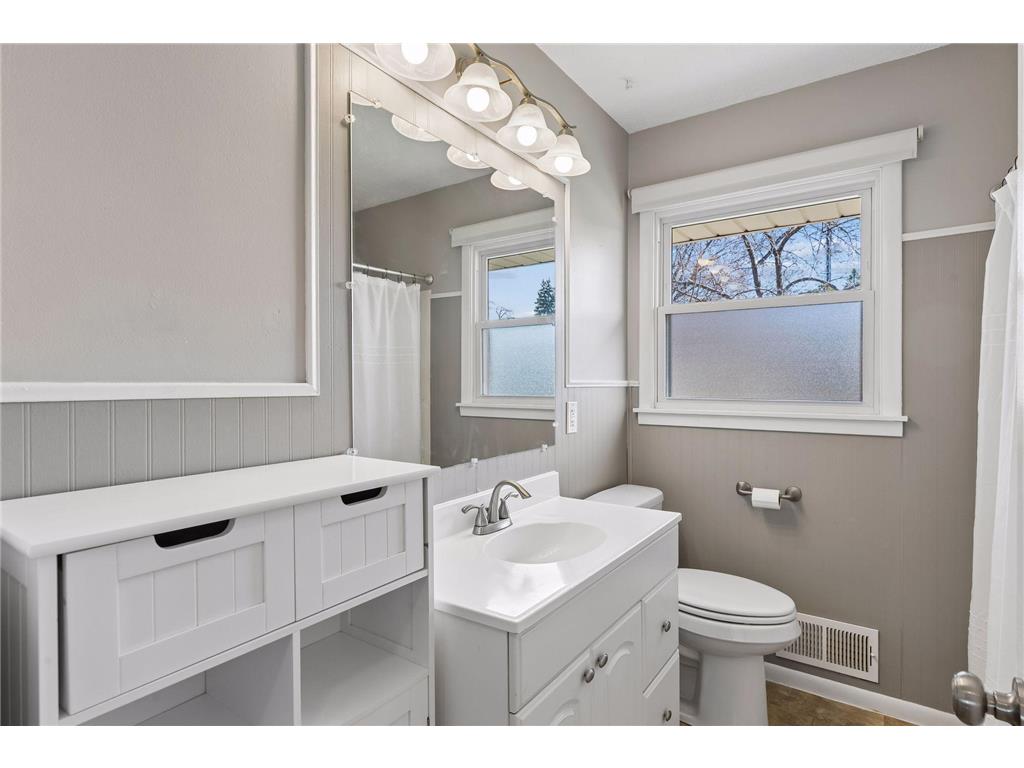1713 Independence Avenue N Golden Valley MN 55427 7048594 image15