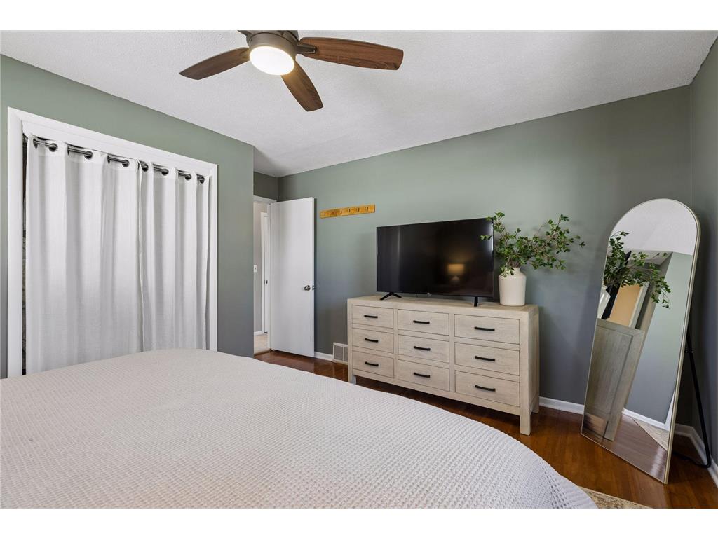 1713 Independence Avenue N Golden Valley MN 55427 7048594 image17