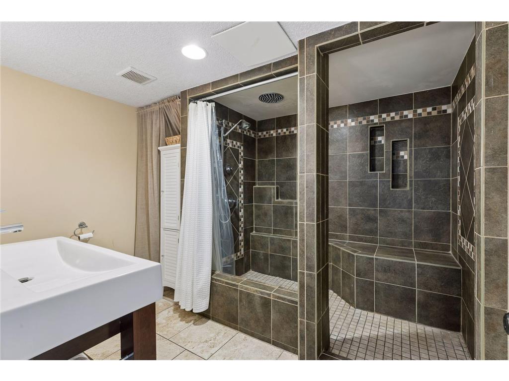 1713 Independence Avenue N Golden Valley MN 55427 7048594 image24
