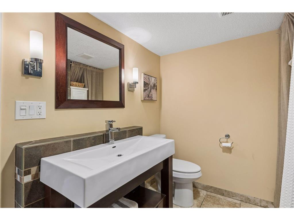 1713 Independence Avenue N Golden Valley MN 55427 7048594 image25