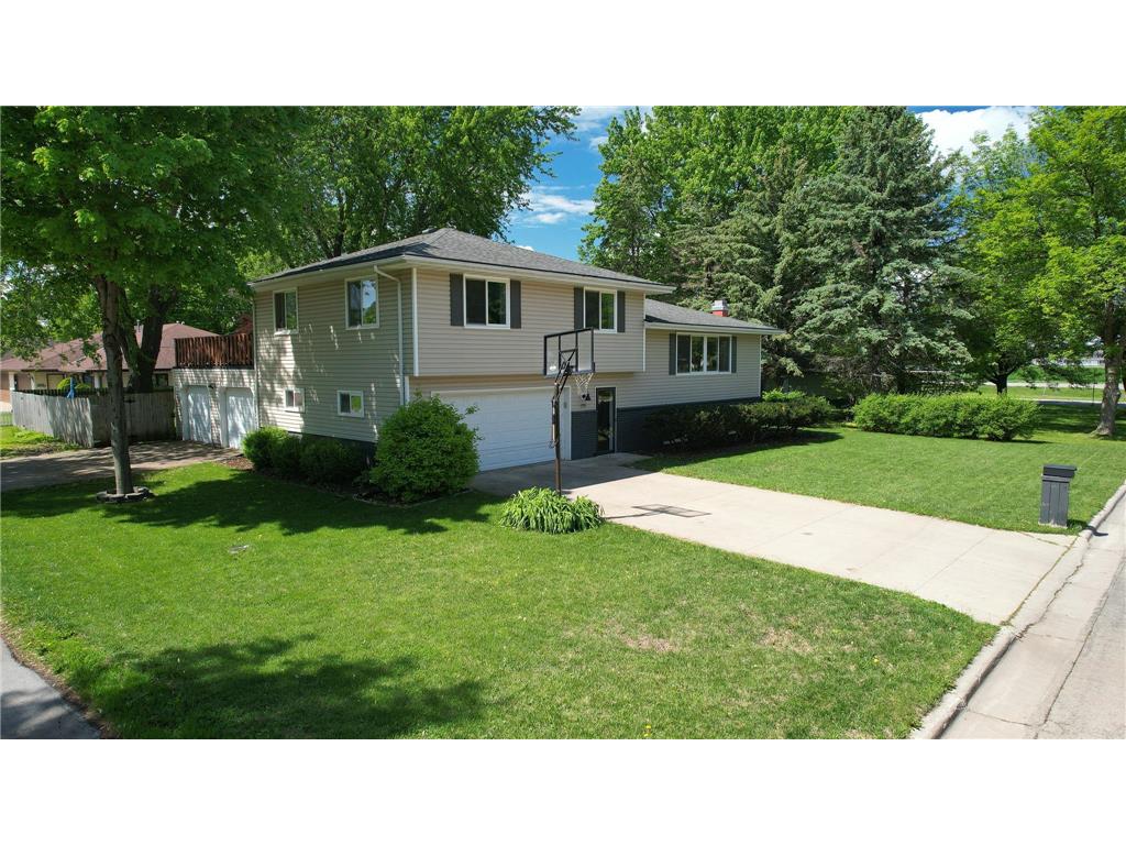 1715 Gateway Drive Albert Lea MN 56007 6729244 image1