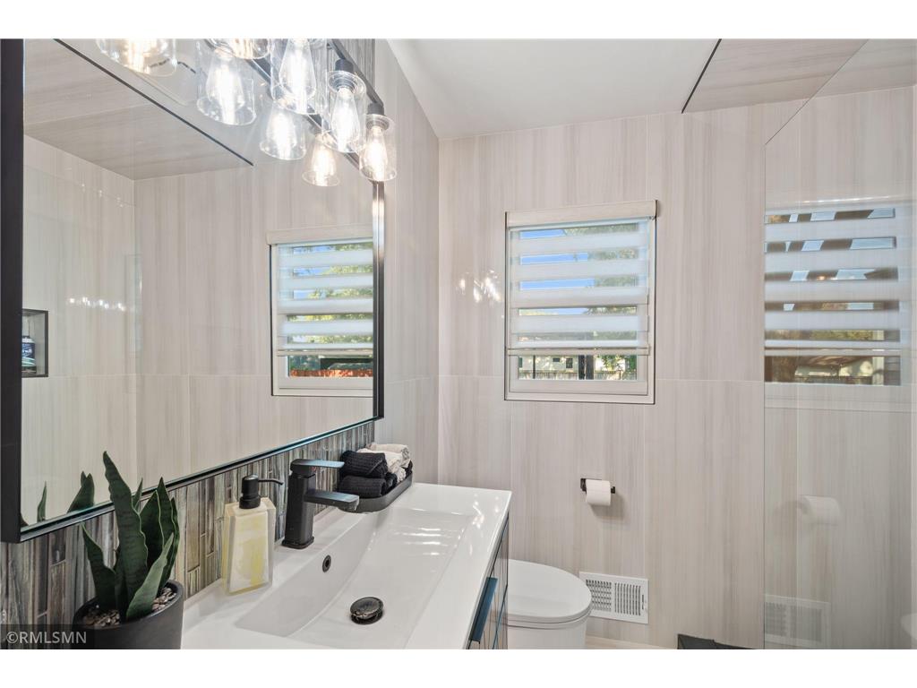 1715 Hillview Road Shoreview MN 55126 7021799 image23