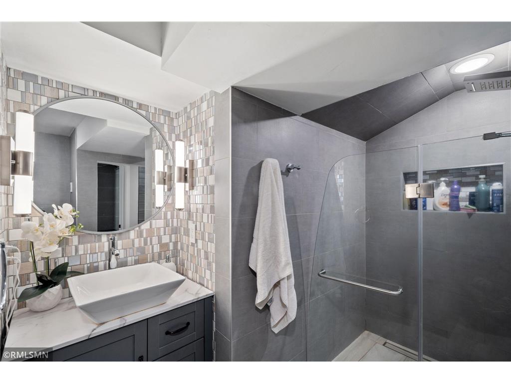 1715 Hillview Road Shoreview MN 55126 7021799 image27