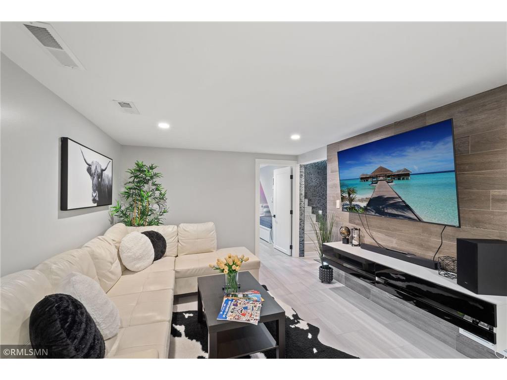 1715 Hillview Road Shoreview MN 55126 7021799 image31