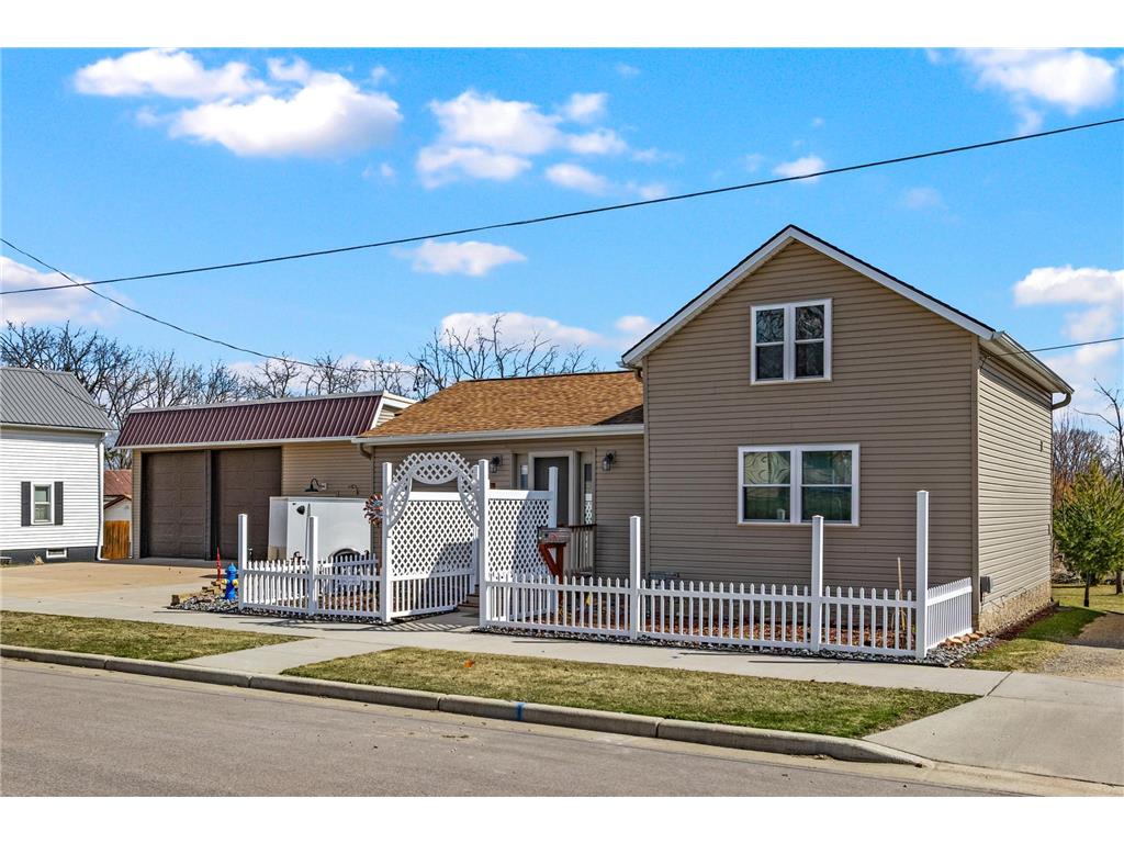 1716 Kilbourn Avenue Tomah WI 54660 7043374 image1