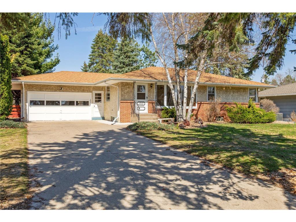 1717 Millwood Avenue Roseville MN 55113 6356848 image1