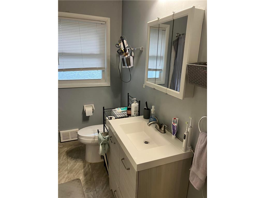 1718 3rd Avenue N Minneapolis MN 55405 6803123 image11