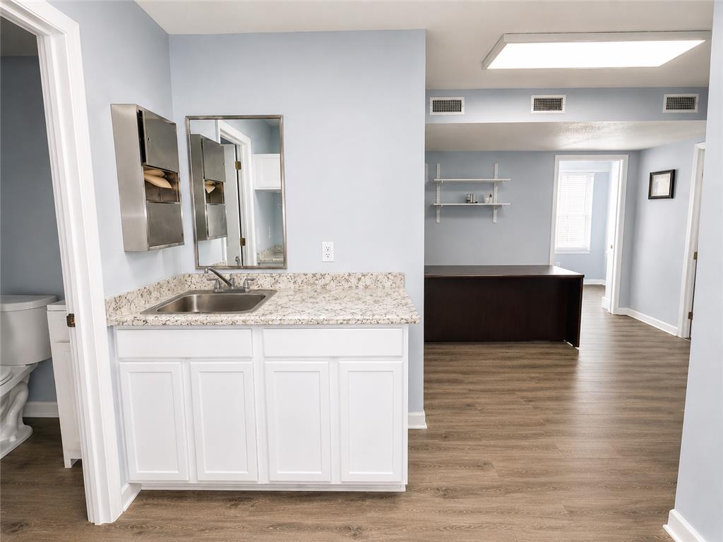 1720 Glenwood Avenue Minneapolis MN 55405 7065912 image9