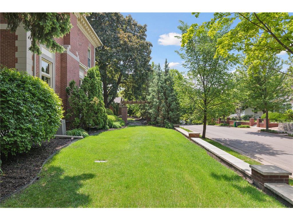 1721 Mount Curve Avenue Minneapolis MN 55403 7064564 image121