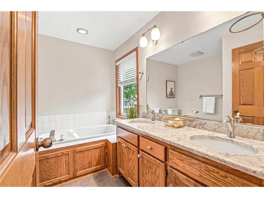 1722 Orchard Drive Woodbury MN 55125 7111397 image28