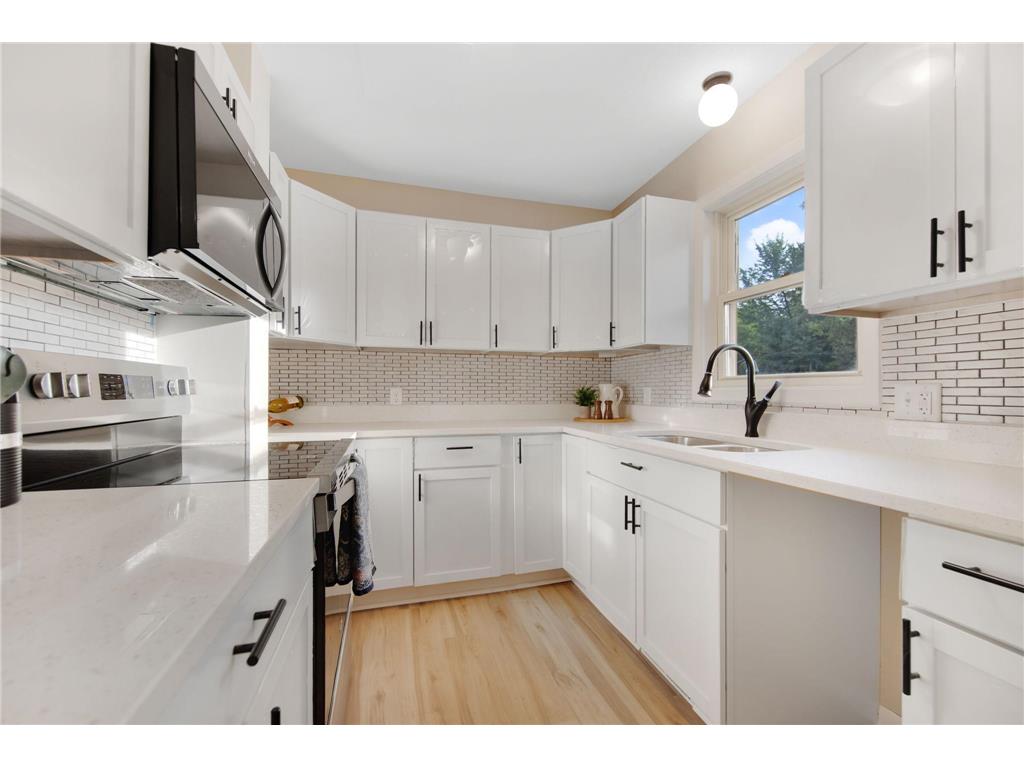 1722 Queen Avenue N Minneapolis MN 55411 6788442 image17