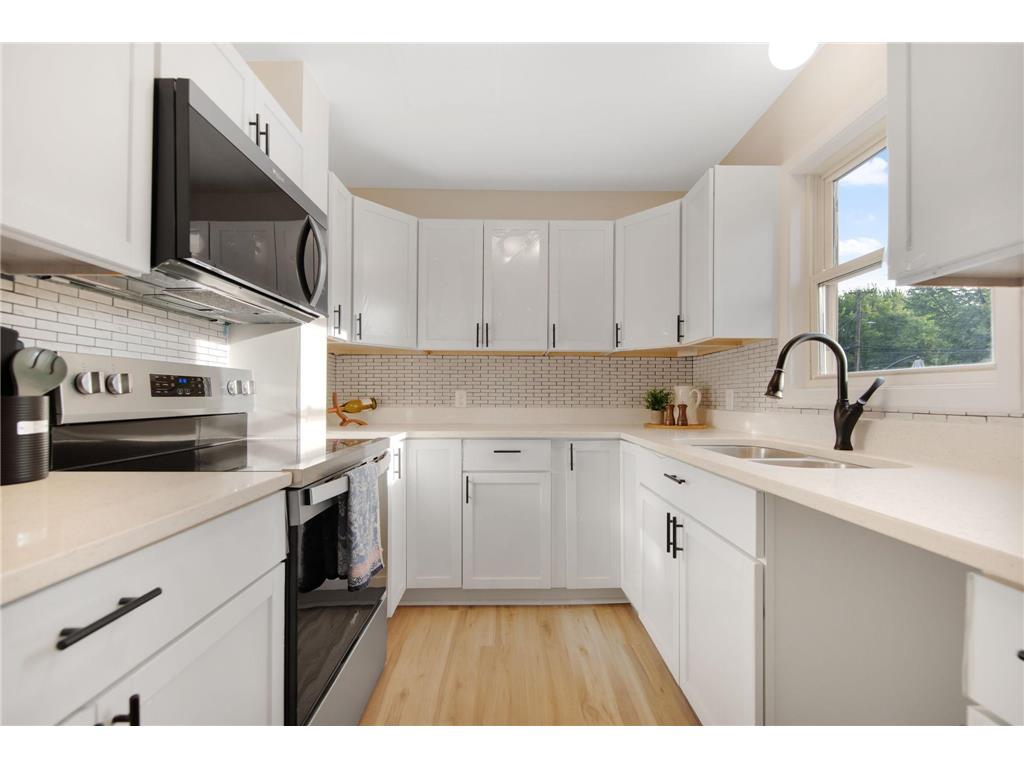 1722 Queen Avenue N Minneapolis MN 55411 6788442 image18