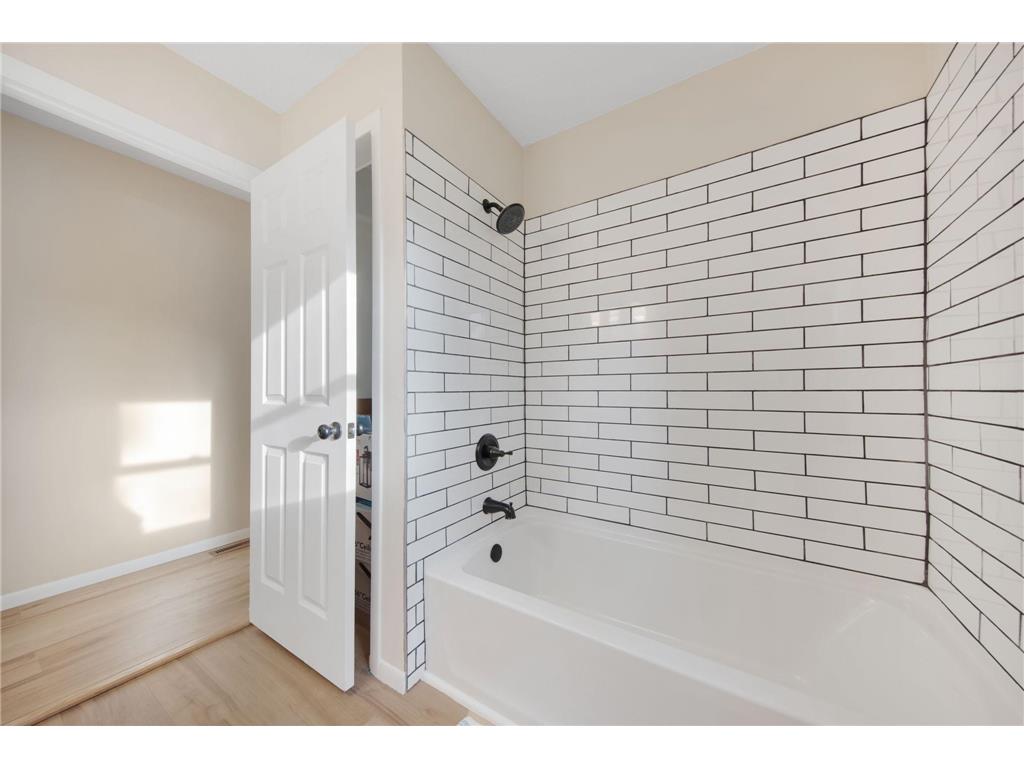 1722 Queen Avenue N Minneapolis MN 55411 6788442 image24