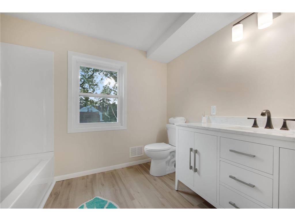 1722 Queen Avenue N Minneapolis MN 55411 6788442 image27